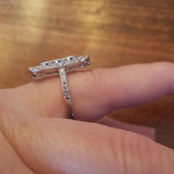 Silver zircon size 8 ring - Picture 7 of 9